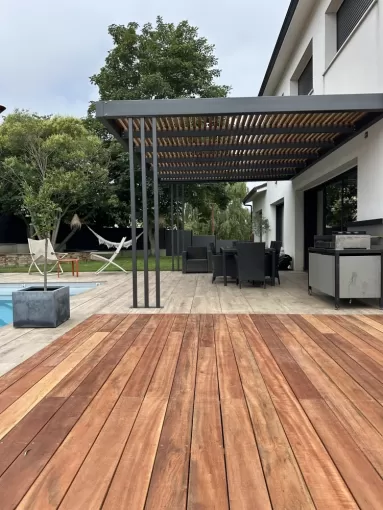mise en place d'une terrasse en Gonçalo et d’une persienne à Ramonville, Toulouse, Cultur'bois