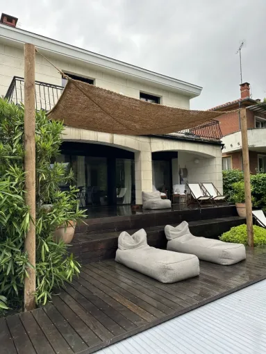 Réalisation sur mesure d'une pergola avec ombrière en toile de coco à Colomiers, Toulouse, Cultur'bois