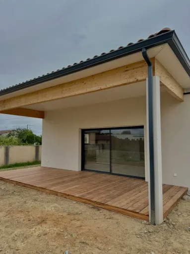 Pose d'une terrasse en Gaiac de Cayenne à Toulouse, Toulouse, Cultur'bois