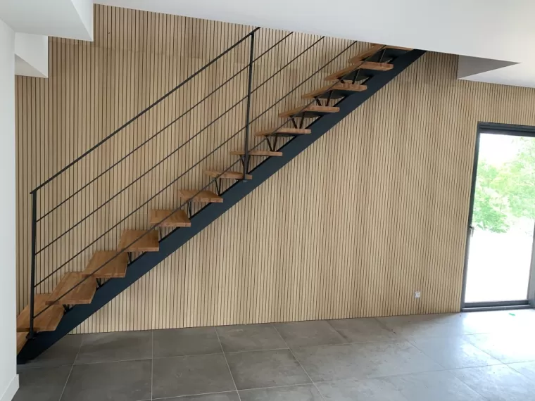 Plans de travail en chêne et bardage claire voie à Esclacens, Toulouse, Cultur'bois
