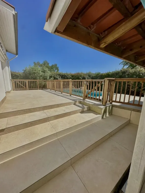 Installation d'un garde-corps autour d'une piscine , Toulouse, Cultur'bois