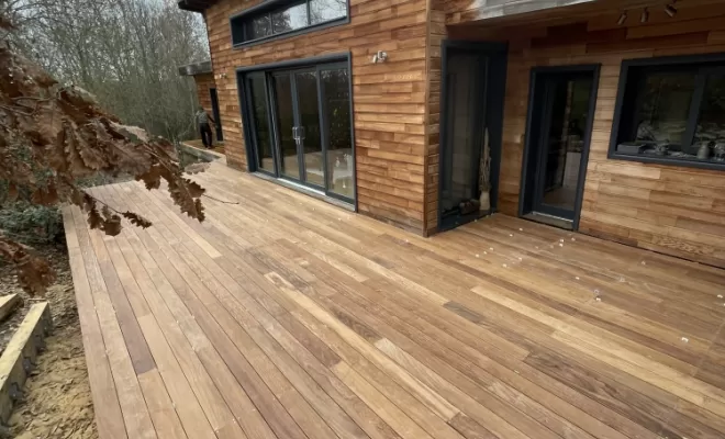 Une terrasse en Gaiac au cœur de la forêt de Saint-Sulpice-sur-Lèze, Toulouse, Cultur'bois