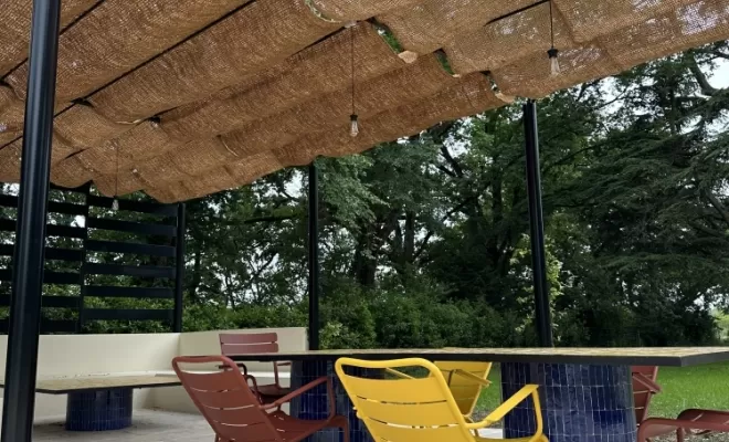Nouvelle ombrière en toile de coco par Cultur'bois à Ramonville-Sainte-Agne, Toulouse, Cultur'bois