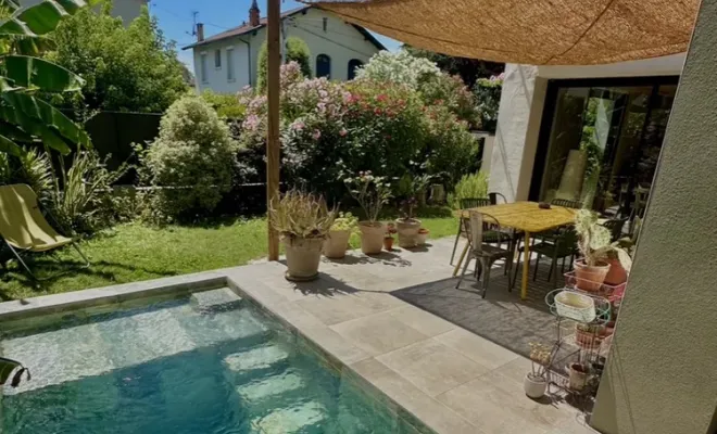 Ombrière en toile de coco à Toulouse, Toulouse, Cultur'bois