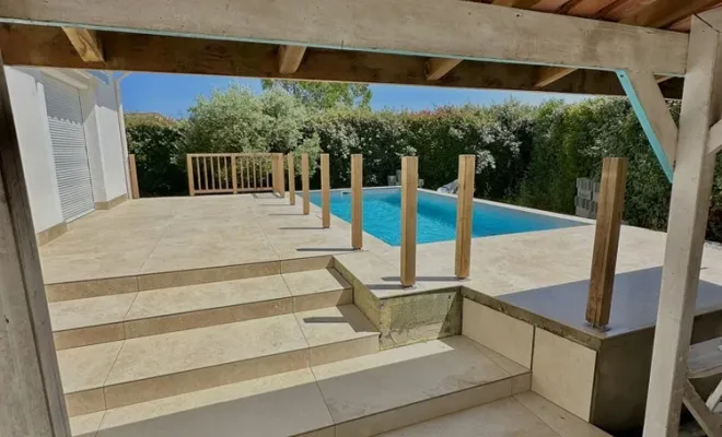 Installation d'un garde-corps autour d'une piscine , Toulouse, Cultur'bois