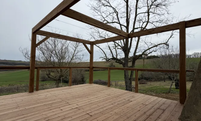 Construction d'une terrasse avec garde-corps et pergola en harmonie avec l'environnement, Toulouse, Cultur'bois